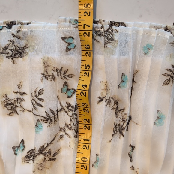 Dynamite Floral Dress - Picture 8 of 8